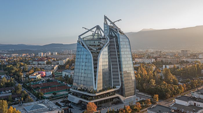 Една от най-новите сгради в София - NV Tower, е въведена в експлоатация през април 2021 г. Офис 
площите  са  20 000 кв. м. Във внушителния билдинг са “вписани” очертания на  планината Витоша.