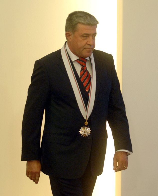 24.6.2011 г.: проф. Начев на церемонията, на която президентът Георги Първанов му връчи  най-високото  държавно  отличие - орден “Стара планина - първа степен”.