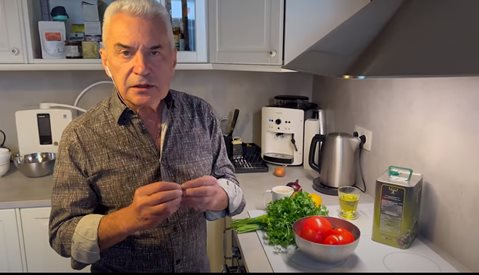 След спагетите “Сидерони” Волен Сидеров готви табуле с булгур (Видео)