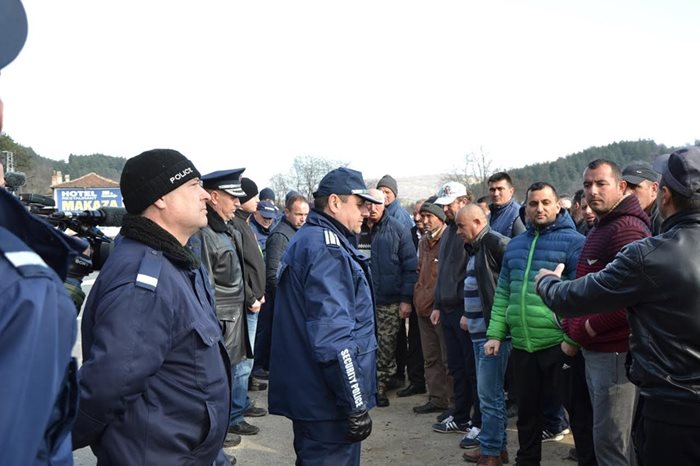 Няколко десетки фермери се събраха за втори път тази седмица на протест  СНИМКА: Авторът