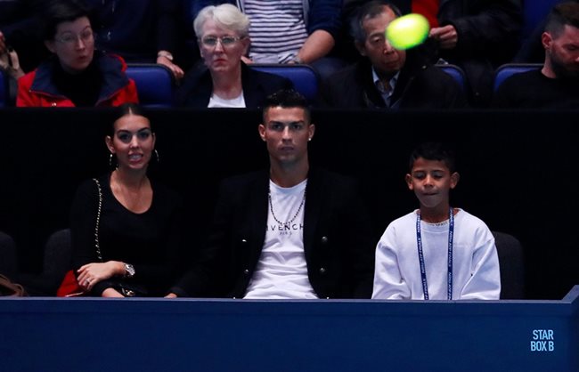Роналдо и половинката му изгледаха на живо двубоя между Новак Джокович и Джон Иснър от финалите на АТП в Лондон