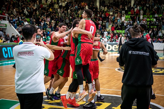 Португалските баскетболисти се радват на успеха