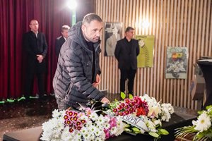 Борислав Захариев - Боби Турбото донесе алени цветя