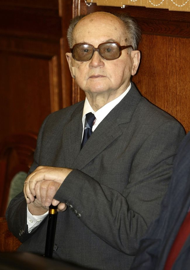 Генерал Войчех Ярузелски (90 г.), бе последният полски комунистически лидер. Бившият ръководител въвежда военно положение в страната и нарежда ареста на лидера на движението “Солидарност” Лех Валенса.