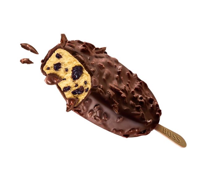 Сладоледът BOSS FULL, който има вкус на карамел с парченца Brownies.