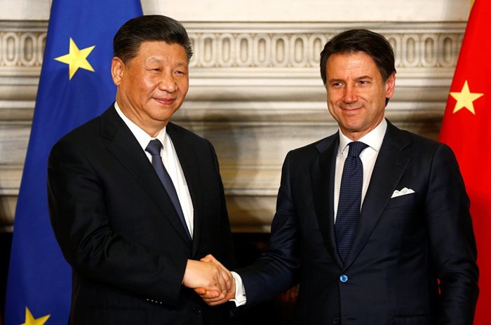 Китайският президент Си Цзинпин и италианският премиер Джузепе Конте   СНИМКА: Ройтерс