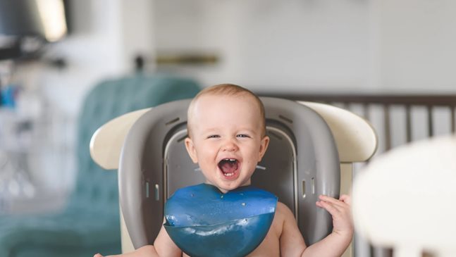 Кога бебето е готово да използва столче за хранене?