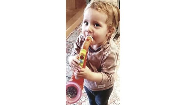 Синът на Биляна Петринска й изнесе концерт на саксофон
