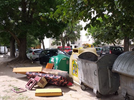 Кметовете отговарят за всички боклуци без стари гуми и дрехи