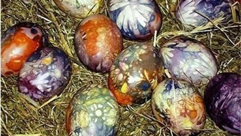 Според традицията яйцата се боядисват рано сутринта на Велики четвъртък или в събота