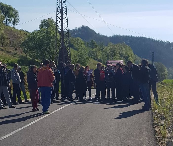 Протест Великотърновско срещу лошо състояние на международен път
СНИМКА: архив