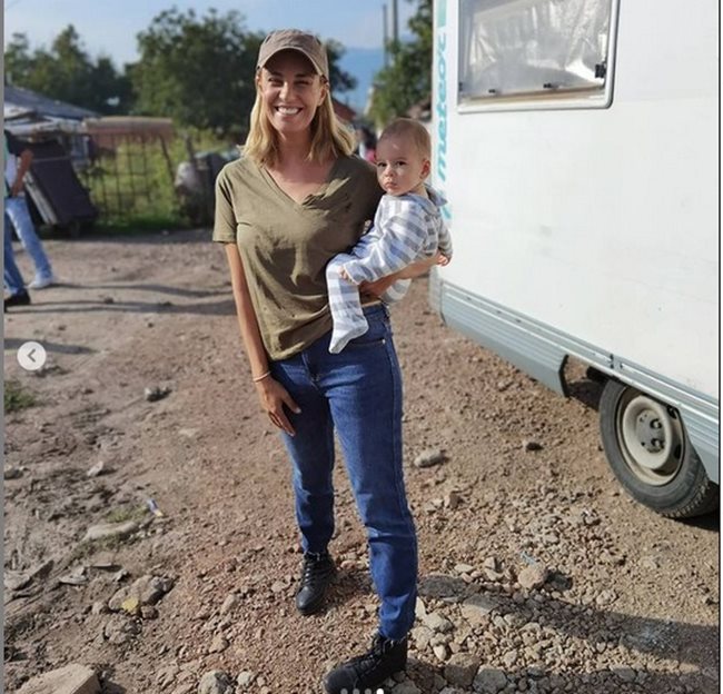 Радина Кърджилова с бебето си в почивка между снимките 

СНИМКА: ИНСТАГРАМ ПРОФИЛ НА АКТРИСАТА