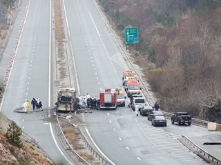 Съдът в Перник реши и по друго дело, че АПИ има вина за катастрофата с 45 жертви на "Струма"