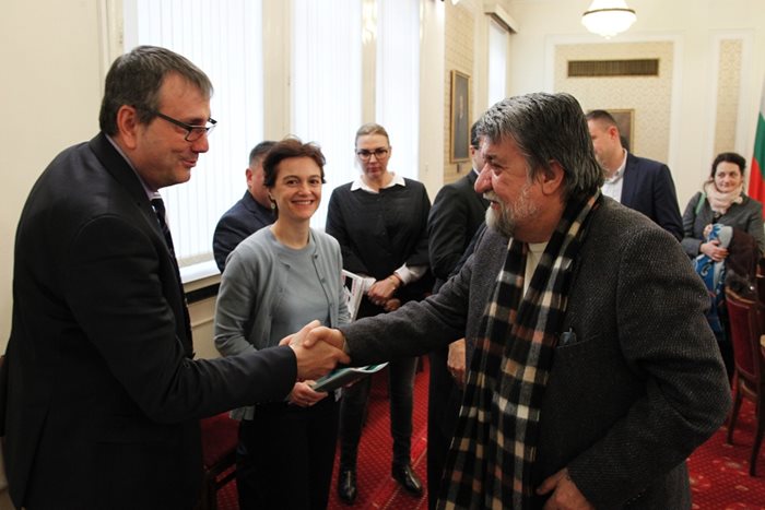 Председателят на Комисията по културата и медиите Вежди Рашидов се срещна днес в Народното събрание с ръководителите на европейски организации за защита на авторските права в областта на музиката и аудиовизията. Снимки ГЕРБ