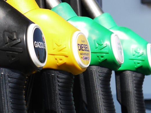 Експерт: Бензинът поскъпна с 5 ст. за последния месец, цената му ще продължи да расте