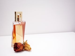 9 съвета, които могат да ни помогнат да ухаем на роза без скъп парфюм