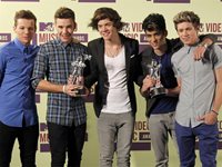 Бийбър и One Direction подлудиха съседите