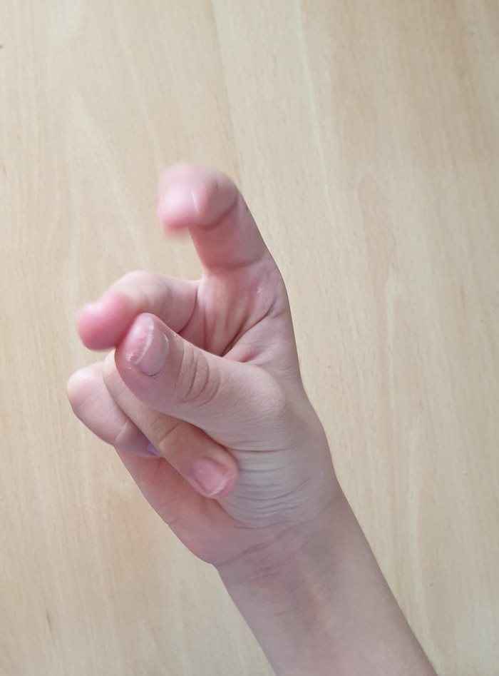 Учени разгадаха тайната на щракането с пръсти