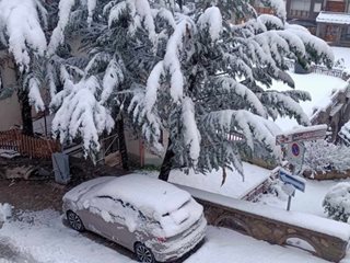 Половин метър сняг във високите части на Италия, обмислят да отворят отново ски пистите (Снимки, видео)