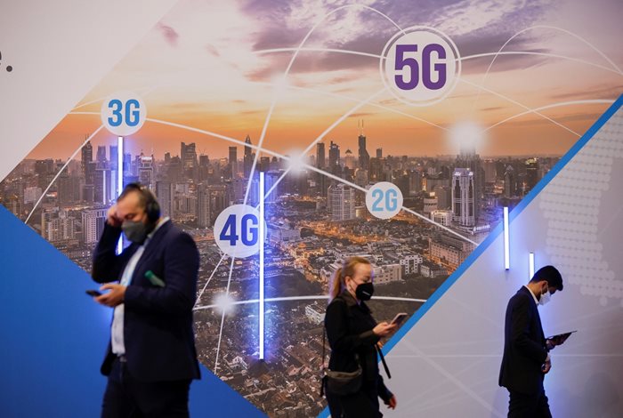 Държавата се отказва от инвестиции в 5G, които бяха предвидени в плана за възстановяване, поради което телекомите няма да вложат предвидените от тях 300 млн. лв. 

