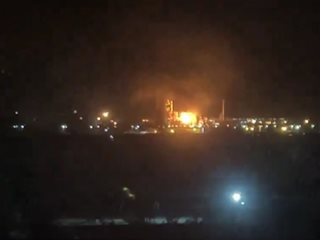 Пожар пламна в руска рафинерия във Волгоград след украинска атака (Видео)