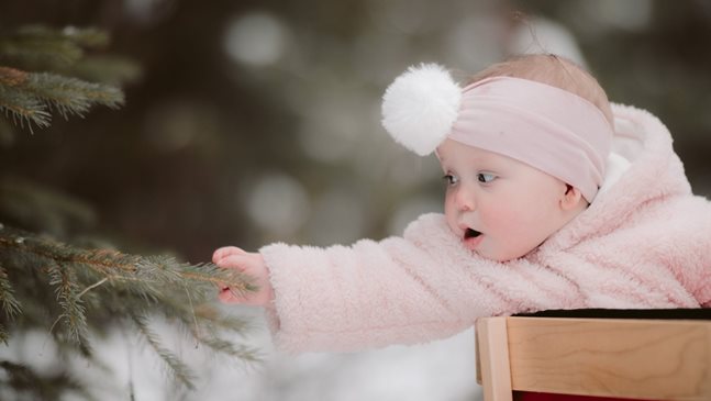 Не лишавайте бебето от разходки през зимата