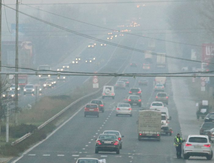 КАТ ще спира регистрацията на коли в София, които замърсяват въздуха и не отговарят на екоизискванията.  СНИМКА: “24 ЧАСА”