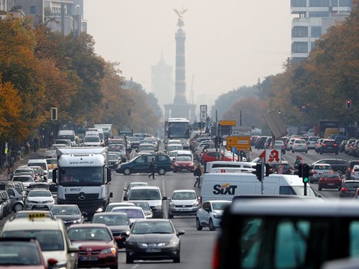 Окончателно: ЕС спира производството на колите, които са само на бензин и дизел!