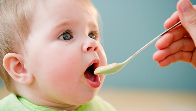 11 съвети при въвеждане на твърди храни в менюто на бебето