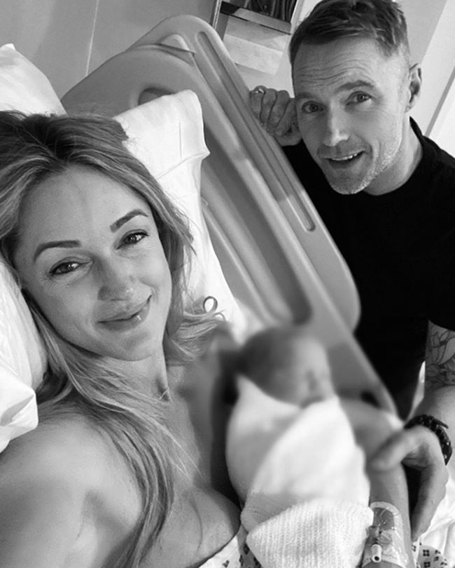 Ронан Кийтинг заедно със съпругата си и новородената им дъщеричка СНИМКА: Инстаграм/rokeating