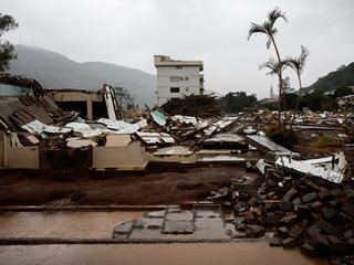 136 са вече загиналите при тежките наводнения в Южна Бразилия (Снимки)