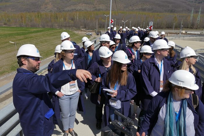 Аташетата по околна среда и климат, и журналисти, разгледаха екологичните проекти край Пирдоп.