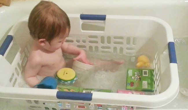 Когато не искате играчките да плуват из цялата вана, ето ви идея.