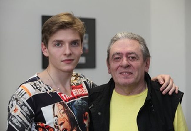Михаил Белчев със сина си Константин Снимка: Архив