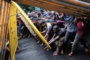Бунтовете за храна в Шри Ланка. 
СНИМКИ: РОЙТЕРС