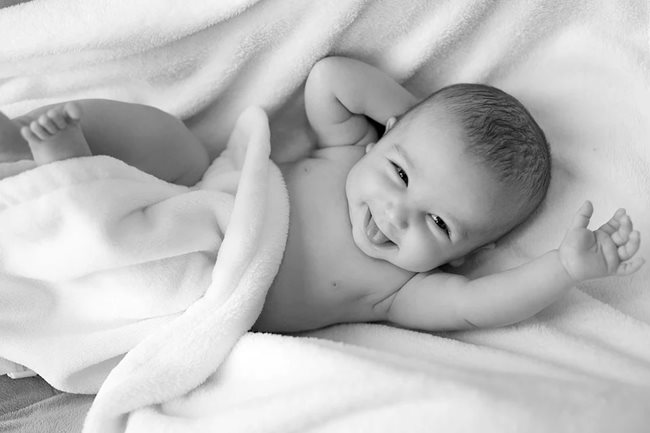 Човешките бебета се смеят като човекоподобните маймуни