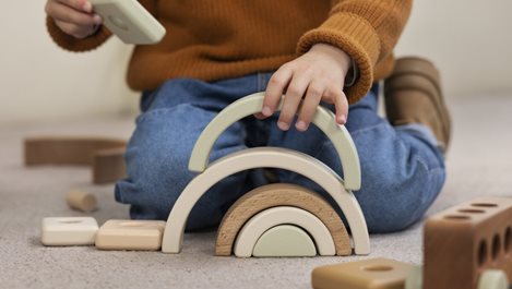 Защо да изберем дървени играчки за децата?
