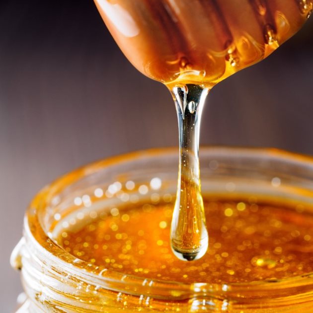 Хомогенизацията на меда представлява всъщност смесване на мед с различна консистенция и разбъркването му със специални уреди.