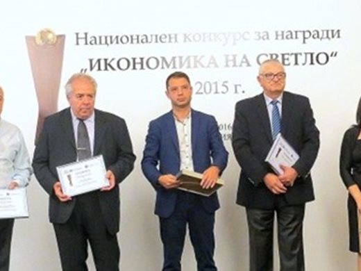 Депутатите Петър Кънев, Делян Добрев и Мартин Димитров с награди "Икономика на светло"