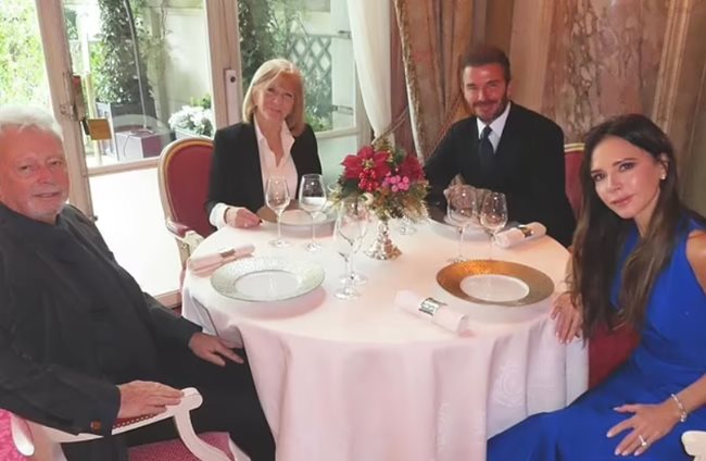 Дейвид Бекъм, Виктория и родителите й на обяд в лондонския "Риц". 
СНИМКА: ИНСТАГРАМ НА ДЕЙВИД БЕКЪМ