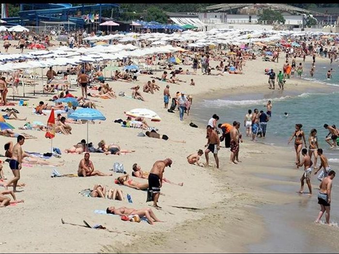 Въпреки кризата и тази година хотелиерите очакват, че плажовете ще са пълни с туристи. 
СНИМКА: ЦВЕТОМИР ТРЪНКОВ
