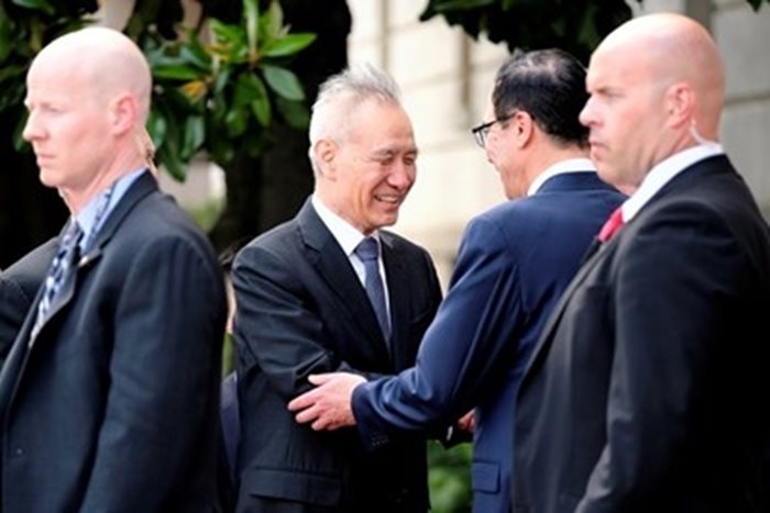 Представителите на Китай се срещнаха с Робърт Лайтхайзър и финансовия министър на САЩ Стивън Мнучин  СНИМКА: Ройтерс