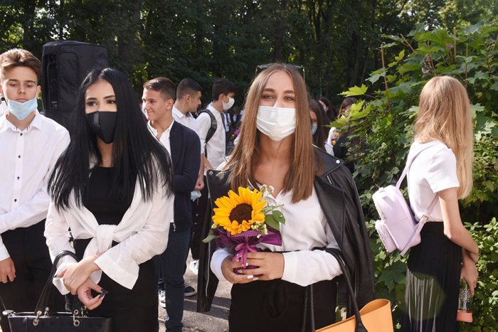 С маски и на открито в Ботаническата градина откри академичната си година Софийският университет.

СНИМКА: ВЕЛИСЛАВ НИКОЛОВ