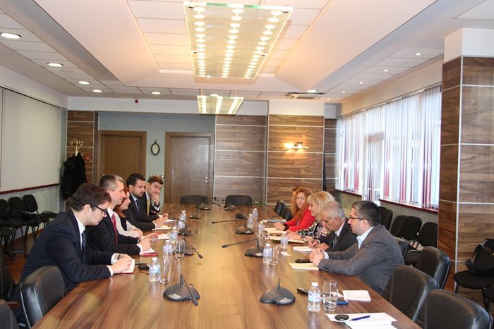 Аврамова се срещна с представители на Европейската банка за възстановяване и развитие, която се проведе в МРРБ по тяхна инициатива. Снимка регионално министерство