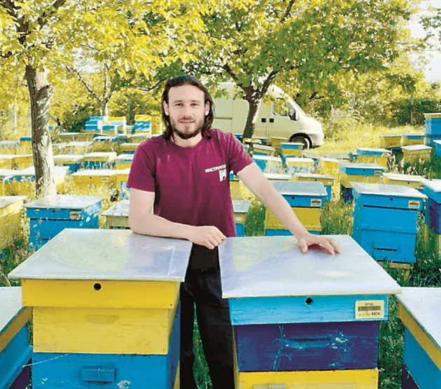 Георги Александров, пчелар с 250 кошера, отгледани в подножието на Родопите в Куклен и Първенец
