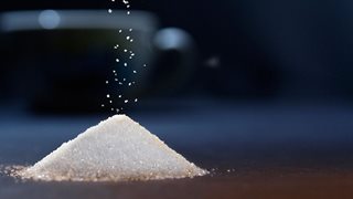 Какво вещае изсипаната захар