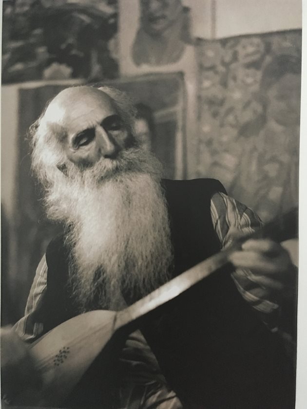 Снимка на Владимир Димитров-Майстора в музея в с. Шишковци