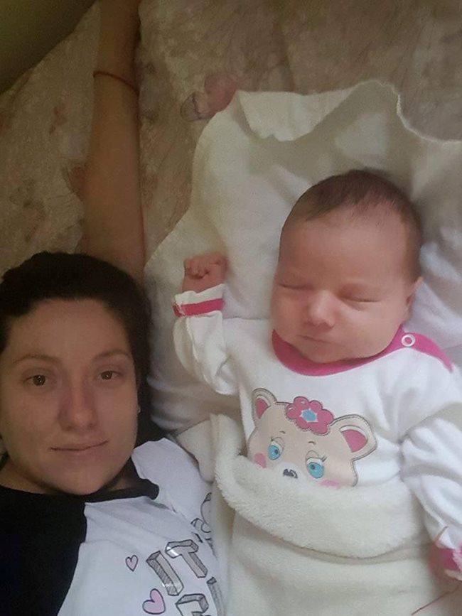 Гергана Стефанова и бебе Никол
