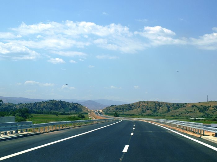 Нови 24 км от “Струма” бяха завършени в края на миналата година. За да е готова цялата магистрала, трябва да бъдат построени още 57 км.