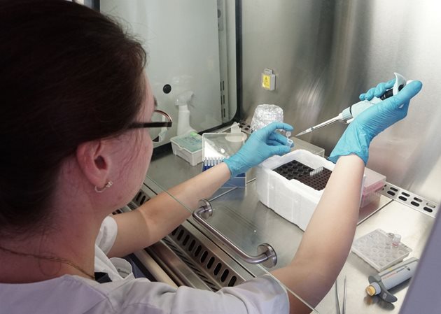 В Института по микробиология са готови с нови поколения тестове за откриване на причинителите на хранителни инфекции.